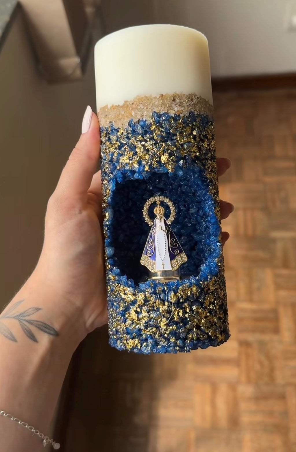 Vela Artesanal Nossa Senhora Aparecida - Cristais Azul e Ouro Premium