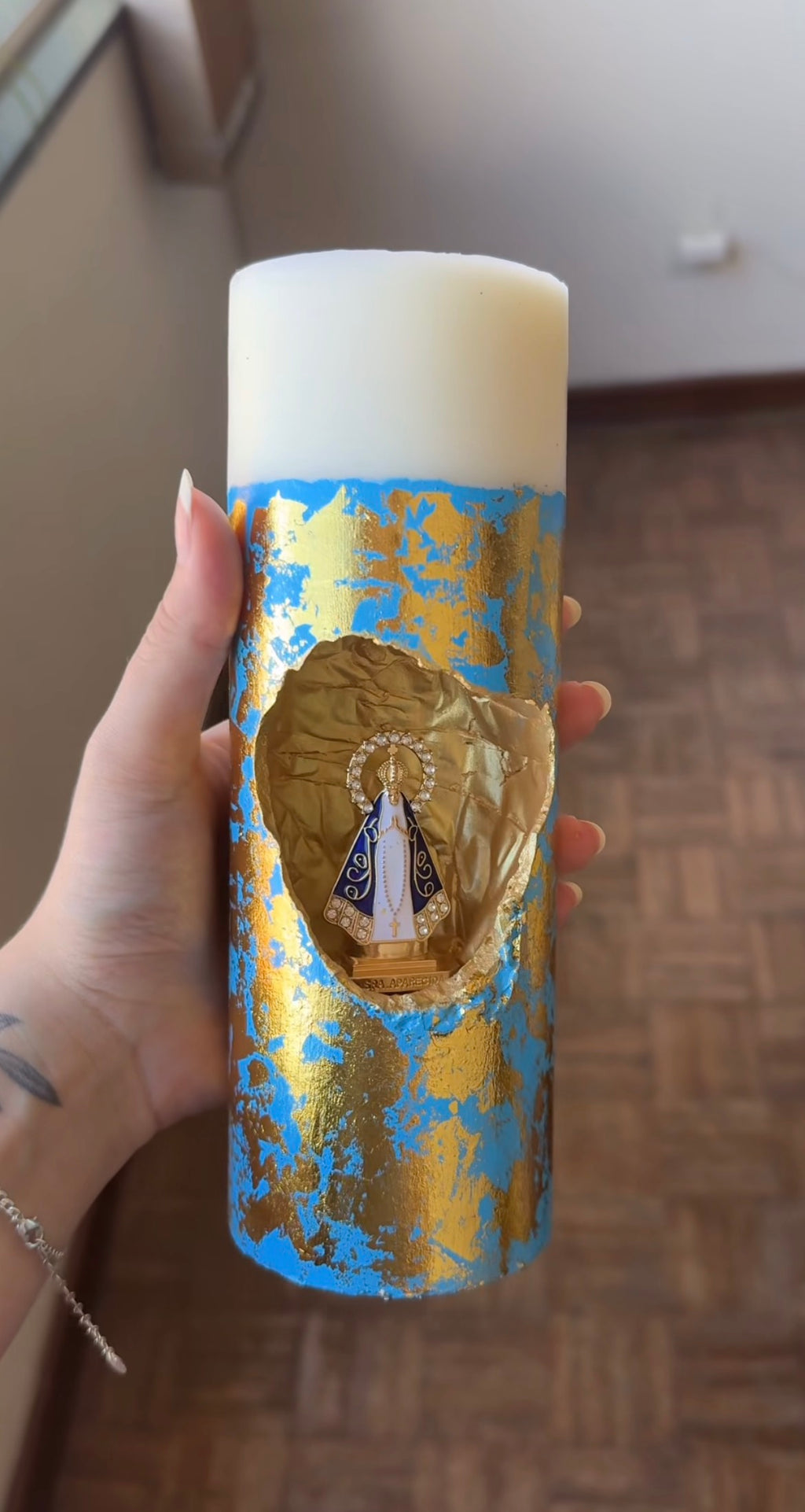 Vela Artesanal Nossa Senhora Aparecida - Arte Azul Celeste e Ouro