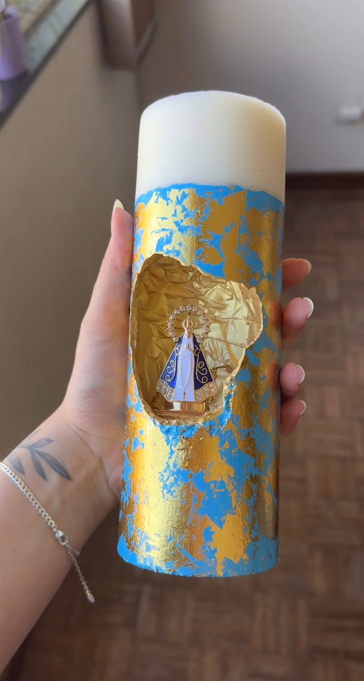 Vela Artesanal Nossa Senhora Aparecida - Arte Azul Celeste e Ouro