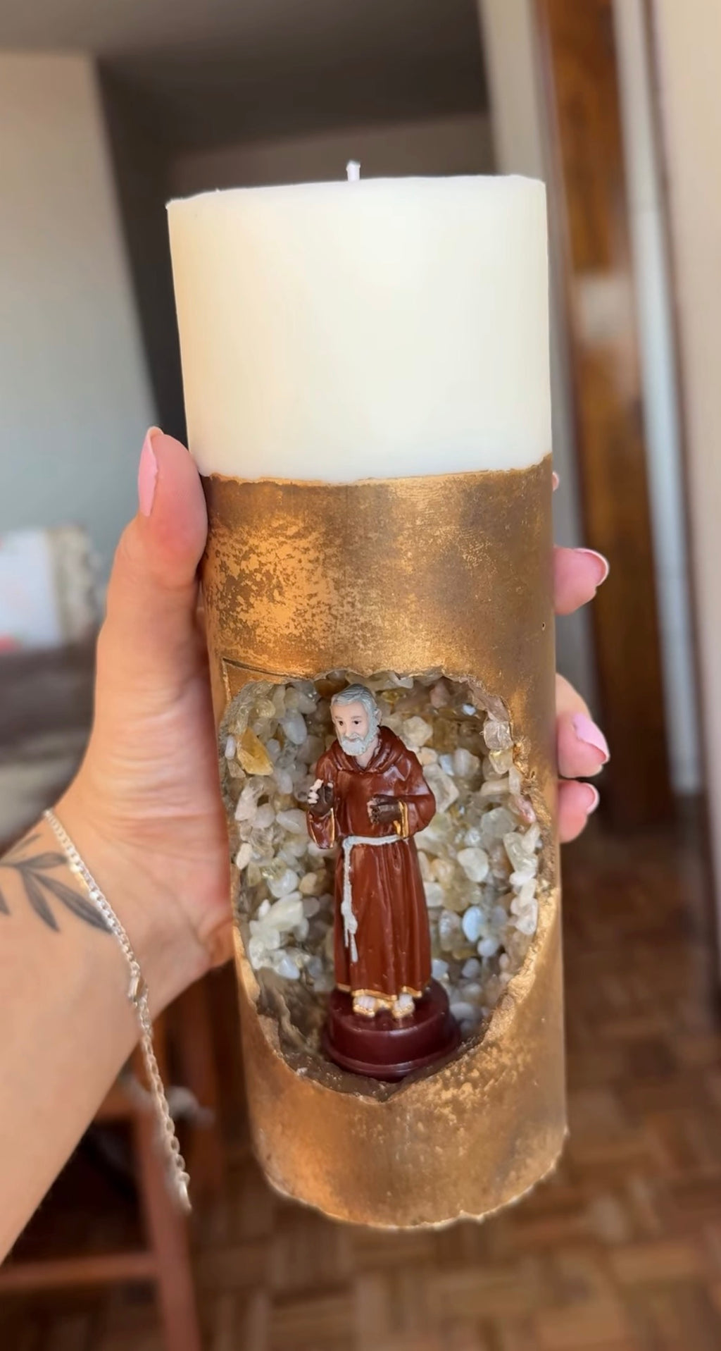 Vela Artesanal Santo Antônio - Gruta de Cristais Naturais e Ouro